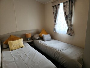 3 chambres, décor unique, ameublement unique