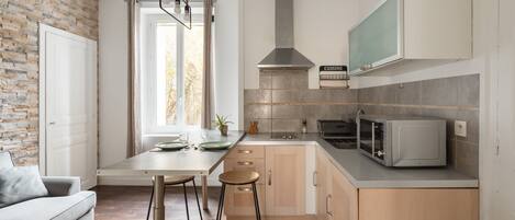 Fridge, microwave, coffee/tea maker, toaster