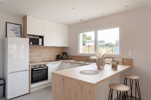 Fridge, microwave, oven, dishwasher