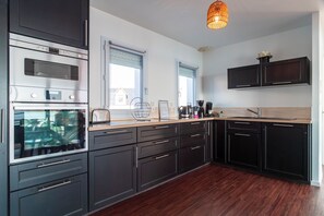 Kühlschrank, Mikrowelle, Ofen, Geschirrspüler