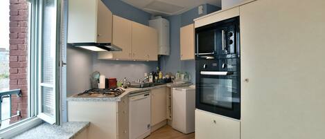 Réfrigérateur, micro-ondes, four, lave-vaisselle