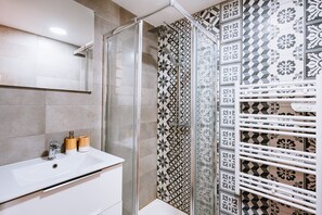 Hair dryer, towels
