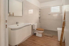 Hårføner og håndklær