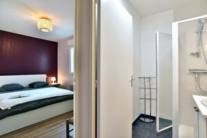 4 chambres, fer et planche à repasser, Wi-Fi gratuit, draps fournis