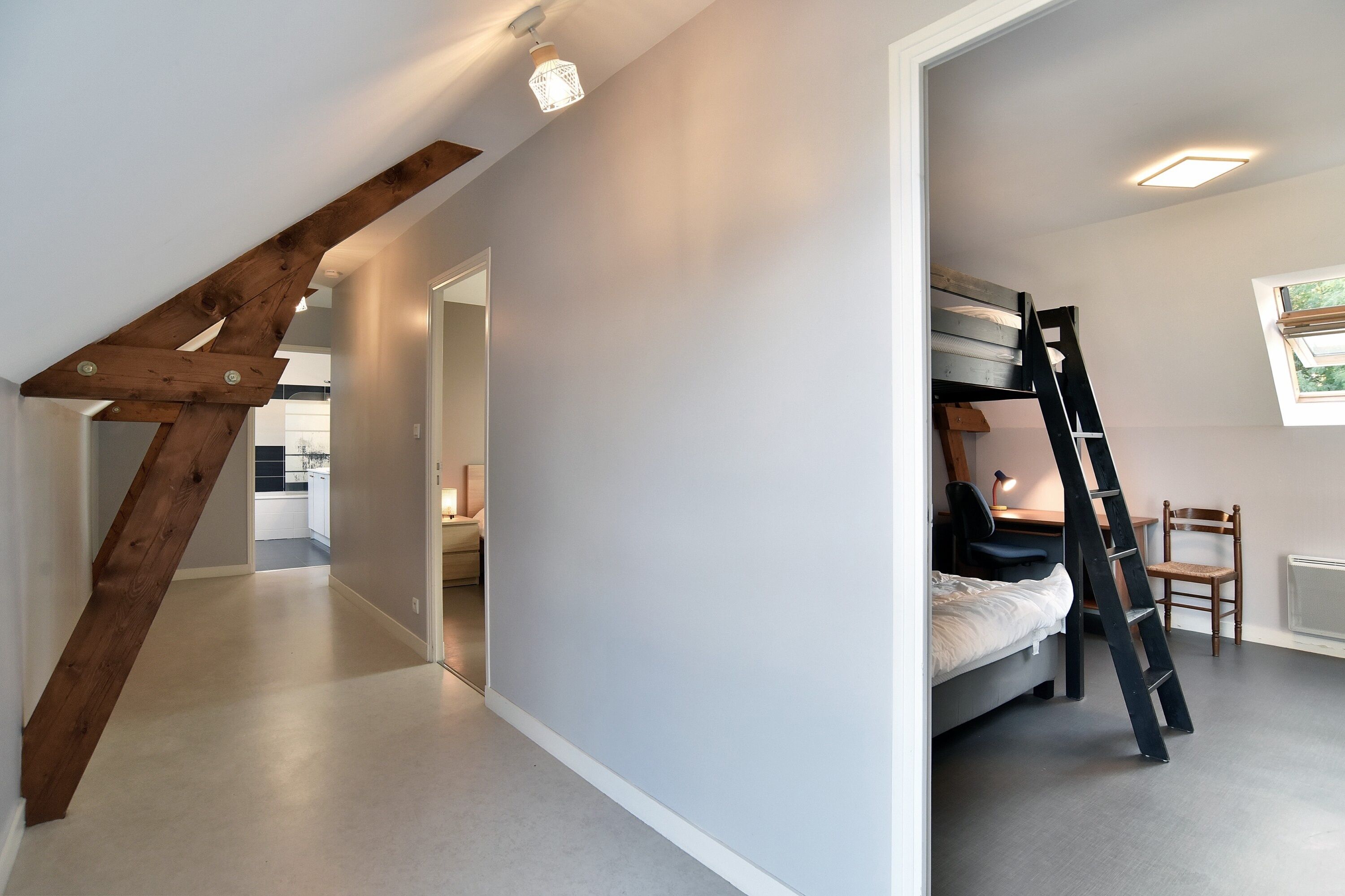 4 slaapkamers, een strijkplank/strijkijzer, gratis wifi, beddengoed