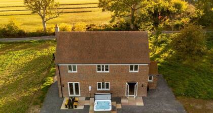Hambledon Hill Cottage with Private Hot Tub