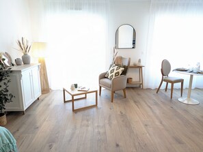 Studio Klasik | Area keluarga | Televisi 80-cm dengan saluran TV digital