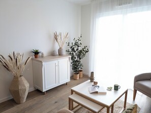 Apartment | Living area | 80-cm TV with digital channels