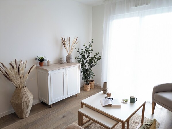 公寓 | 起居区 | 80-厘米电视（配备数码频道）