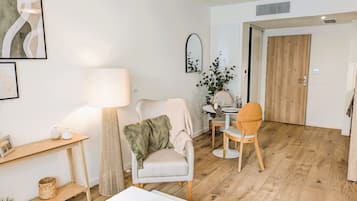 Apartment | Living area | 80-cm TV with digital channels