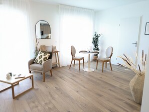 Studio Klasik | Area keluarga | Televisi 80-cm dengan saluran TV digital