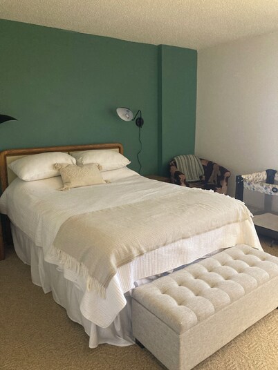 Slopeside suite sleeps 4 in Snowshoe, WV