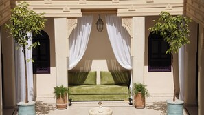 شرفة/رواق