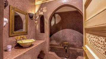 Family Suite | In-room safe, free WiFi