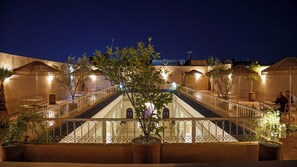 شرفة/رواق