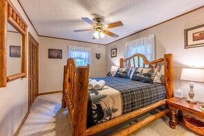 4 bedrooms, iron/ironing board, WiFi, bed sheets