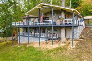 Exterior - Mountain Escape w/ Game Room & Smoky Views! (Franklin)