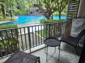 Apartamento, sacada, vista para a piscina | Sacada