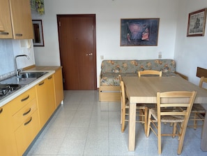 Apartment, 1 Schlafzimmer, Balkon | Esszimmer