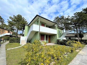 Front of property - Modern Flat in a Villa With Pool (San Michele al Tagliamento)