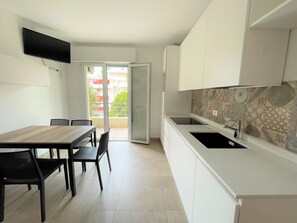 Apart Daire, 2 Yatak Odası, Balkon, Şehir Manzaralı | İç mekân