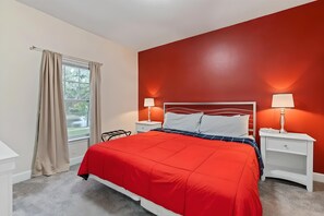 4 bedrooms, iron/ironing board, internet, bed sheets