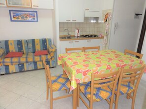 Dining room - Apartment Near the Beach in Bibione (San Michele al Tagliamento)