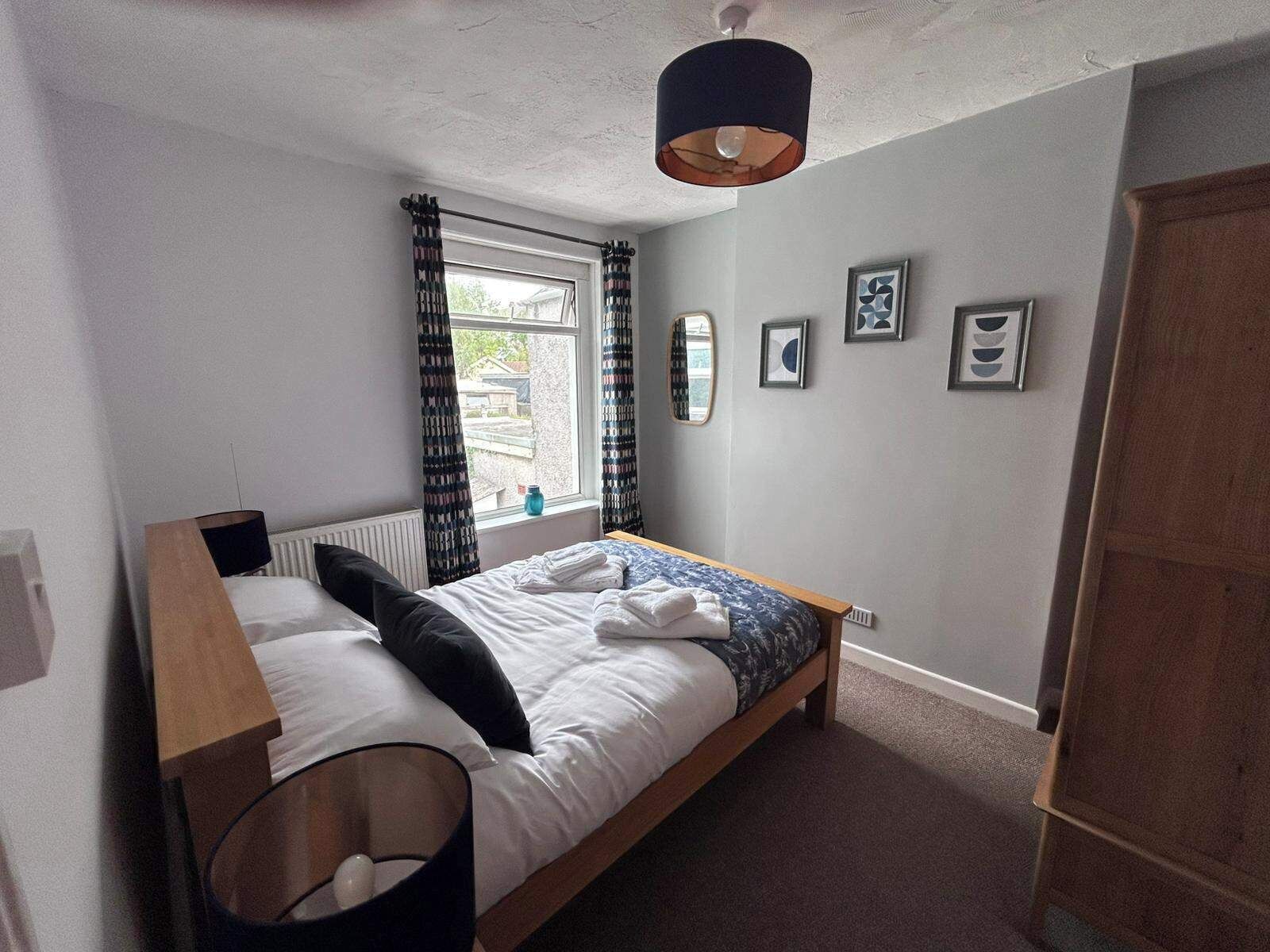 3 bedrooms, iron/ironing board, free WiFi, bed sheets