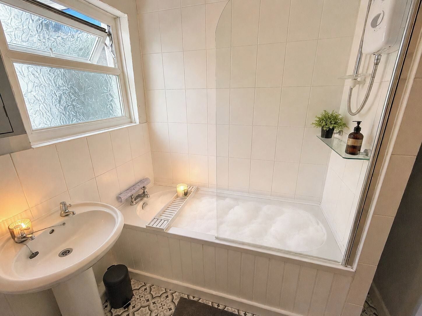 Combined shower/bathtub, deep-soaking bathtub, hair dryer, towels