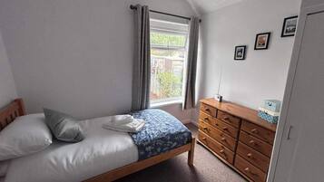 3 bedrooms, iron/ironing board, free WiFi, bed sheets