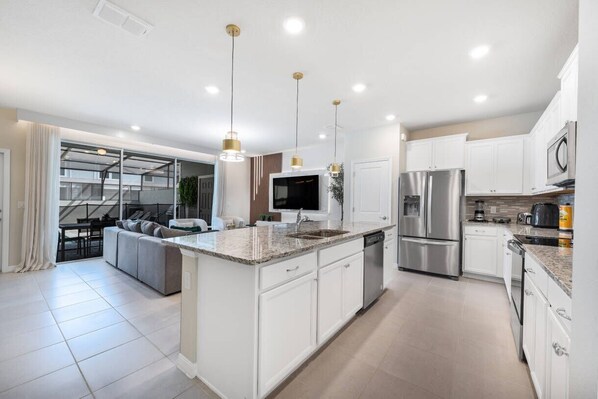 Refrigerador, microondas, horno y lavavajillas 