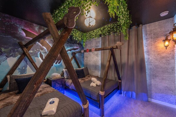 5 bedrooms, iron/ironing board, internet, bed sheets