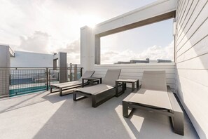 Terrace/patio - Modern 2-Story Loft w/ Pool Table – Near Disney (Kissimmee)