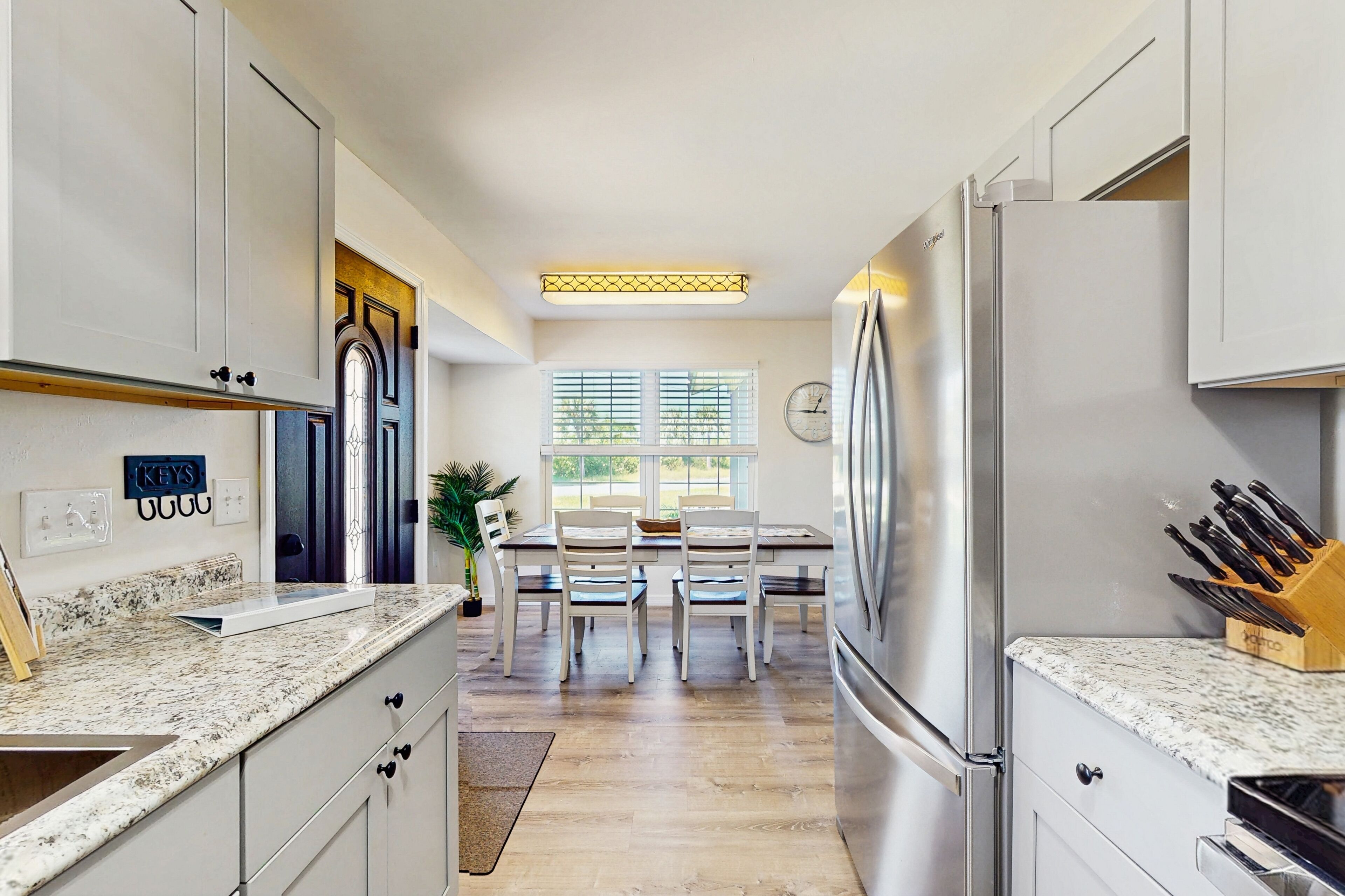 ثلاجة، ميكروويف، فرن، موقد طهي مسطح