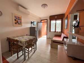 Dining room - First Floor Flat With Terrace and Pool Access (San Michele al Tagliamento)