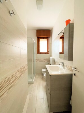 Apartamento, 1 habitación, balcón, vistas al jardín | Baño