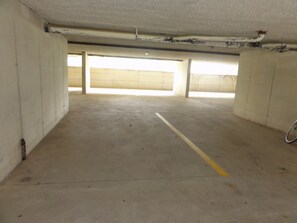 Huoneisto, 1 makuuhuone, parveke, kaupunkinäköala | Pysäköinti | Rajoitetusti pysäköintipaikkoja