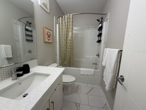 Hair dryer, towels, soap, shampoo - Cozy Basement Suite in Mahogany (Calgary)