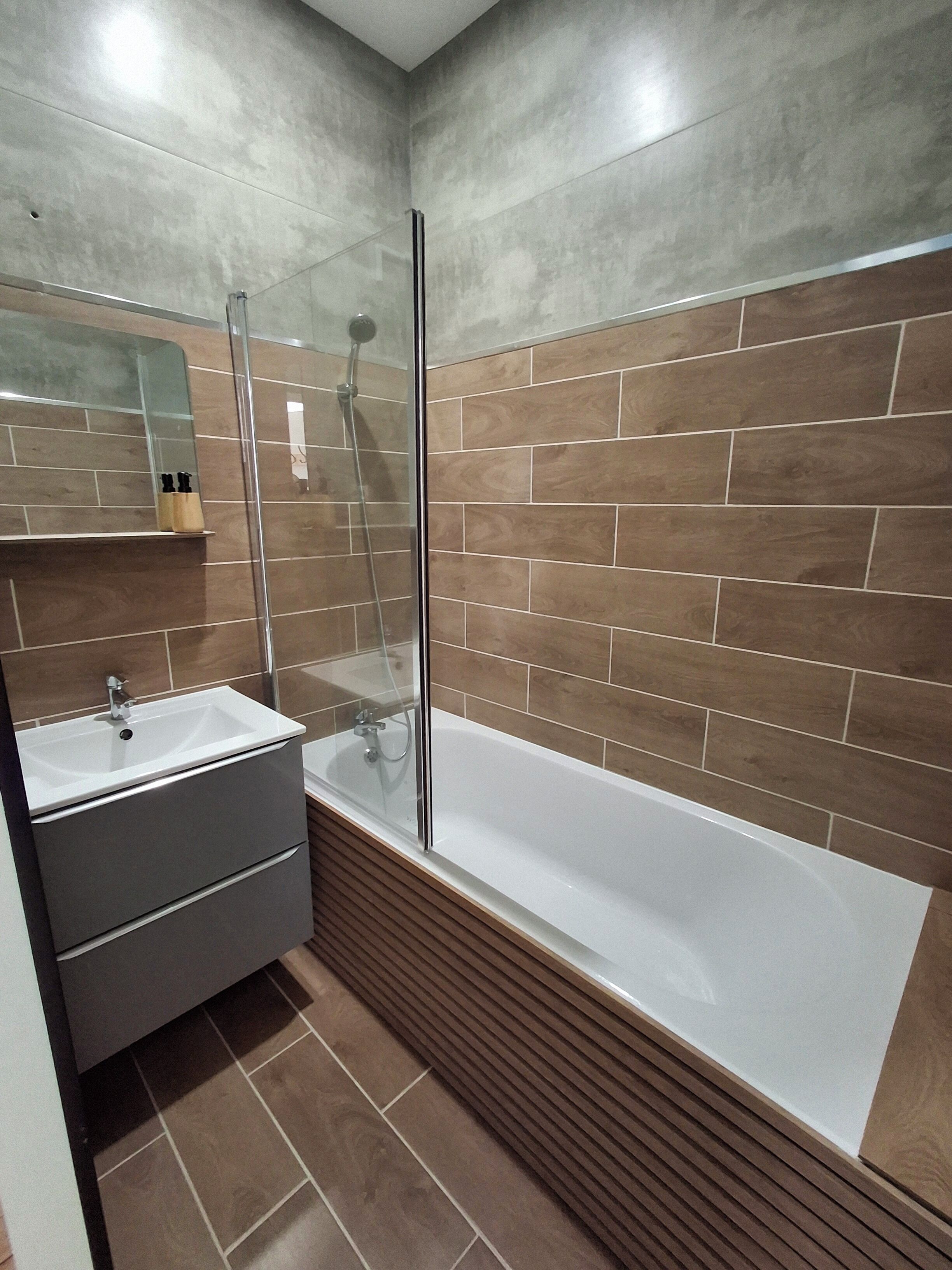 Towels, toilet paper