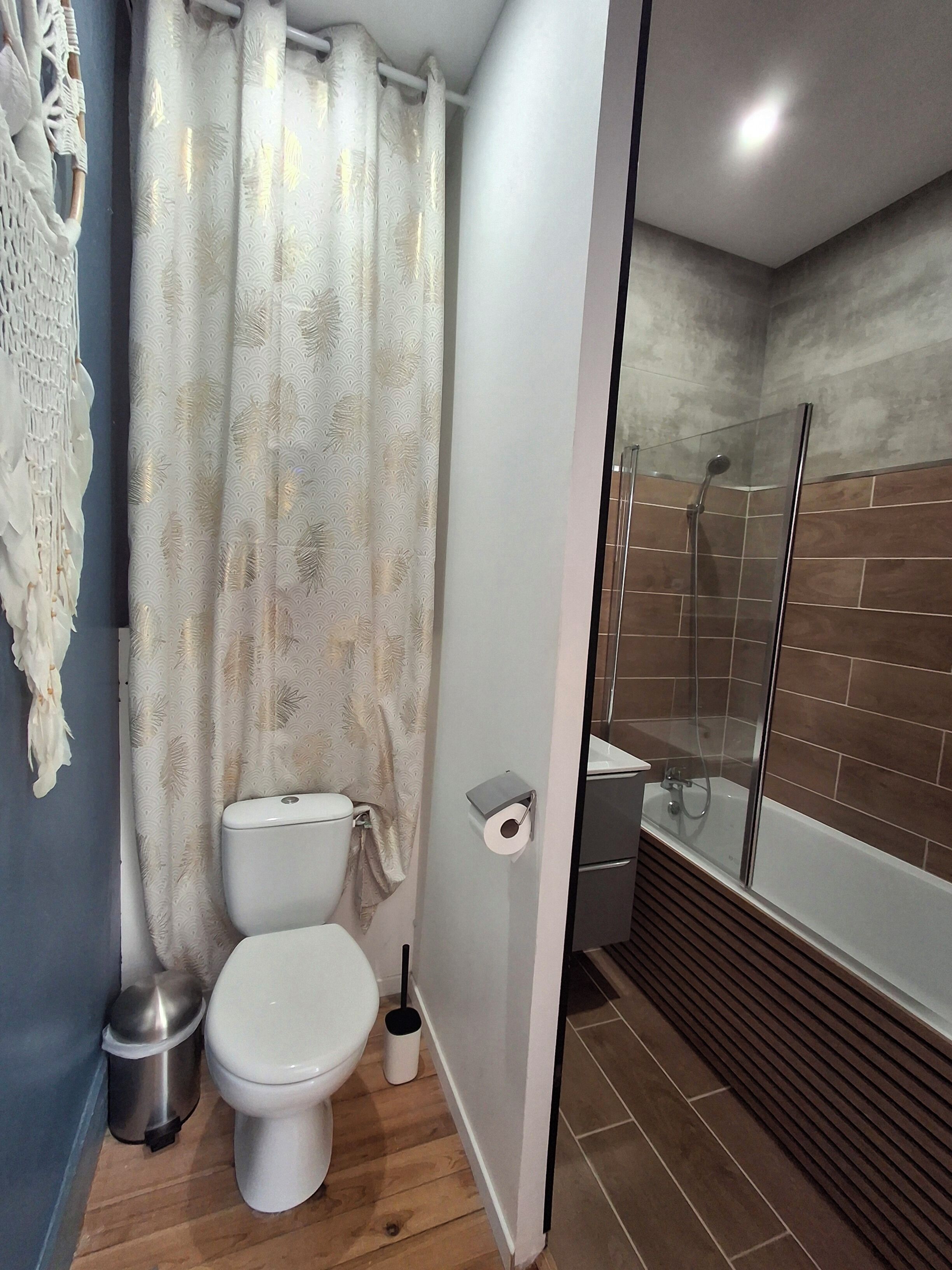 Toallas y papel de baño 