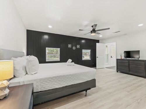 Spacious 4 Bedroom Family Retreat in the Heart of McKinney, TX