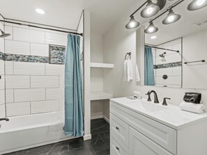 Hair dryer, towels - Spacious 4 Bedroom Family Retreat in the Heart of McKinney, TX (McKinney)