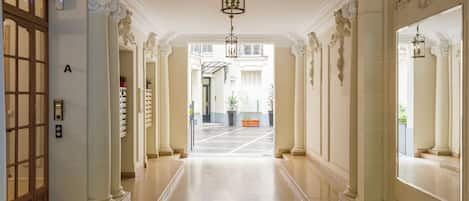 المنشأة من الخارج