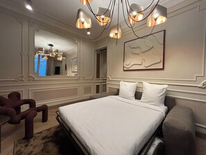 Apartment, Courtyard View | Living area | 32-inch Smart TV with cable channels, Netflix, streaming services - Merveil Luxury Suite - Wagram. (Paris)