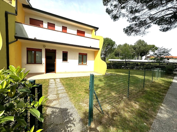 Cozy Villa With Garden And Pool Access - Bibione