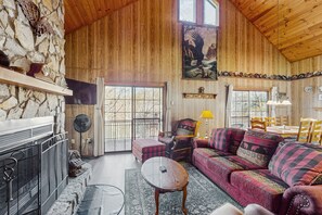 TV, peis, DVD-spiller og fotballspill