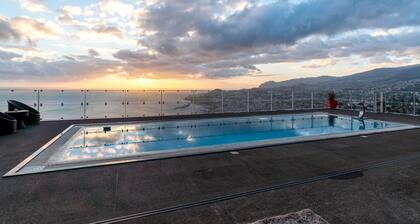 Funchal Harbour Home Holiday House with Sea View, Wi-Fi and Air Conditioning