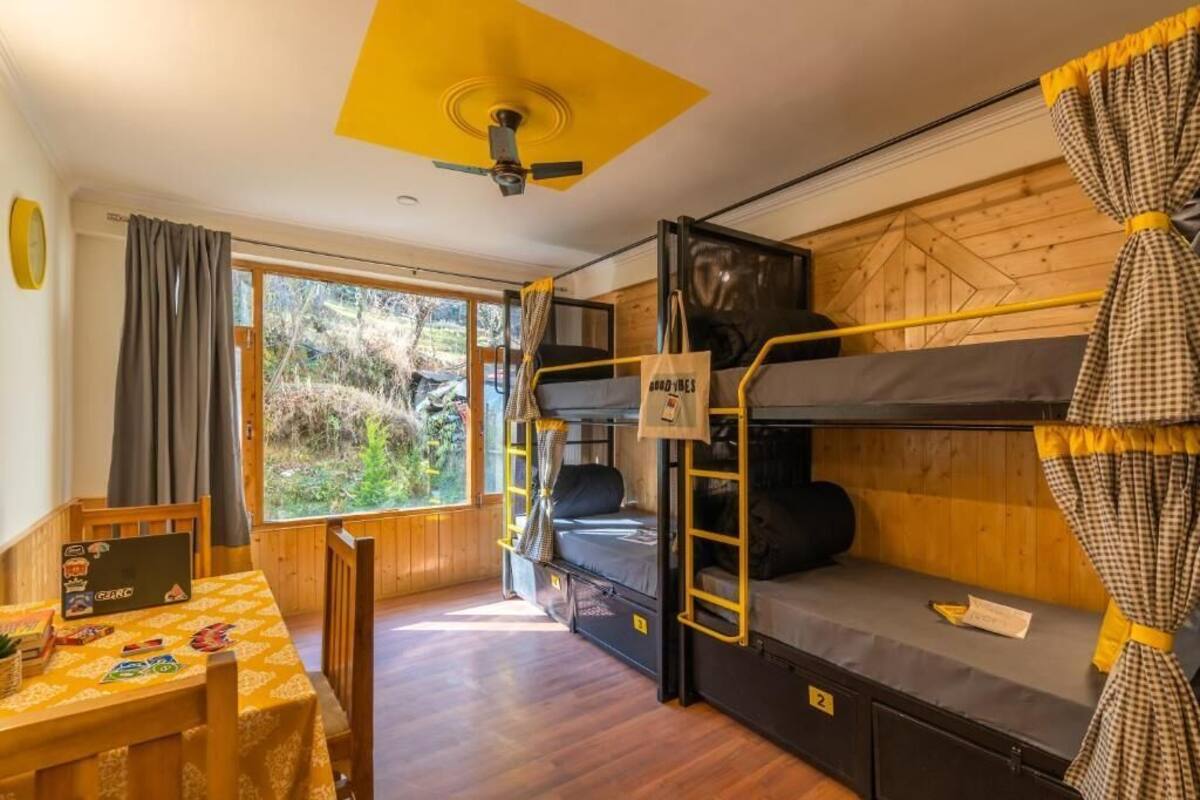 共同ドミトリー (4 beds) | 防音設備、WiFi (無料)、ベッドシーツ