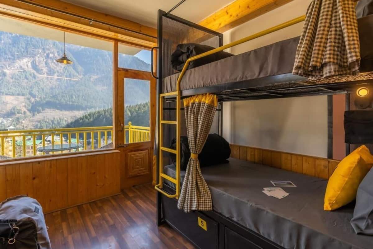 Gemeinsamer Schlafsaal, Gemischter Schlafsaal, Balkon, Talblick (6 beds) | Kostenloses WLAN, Bettwäsche