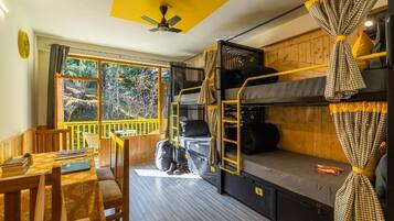 Asrama Umum Junior, asrama campuran, balkon, pemandangan lembah (4 Beds) | Wi-Fi gratis